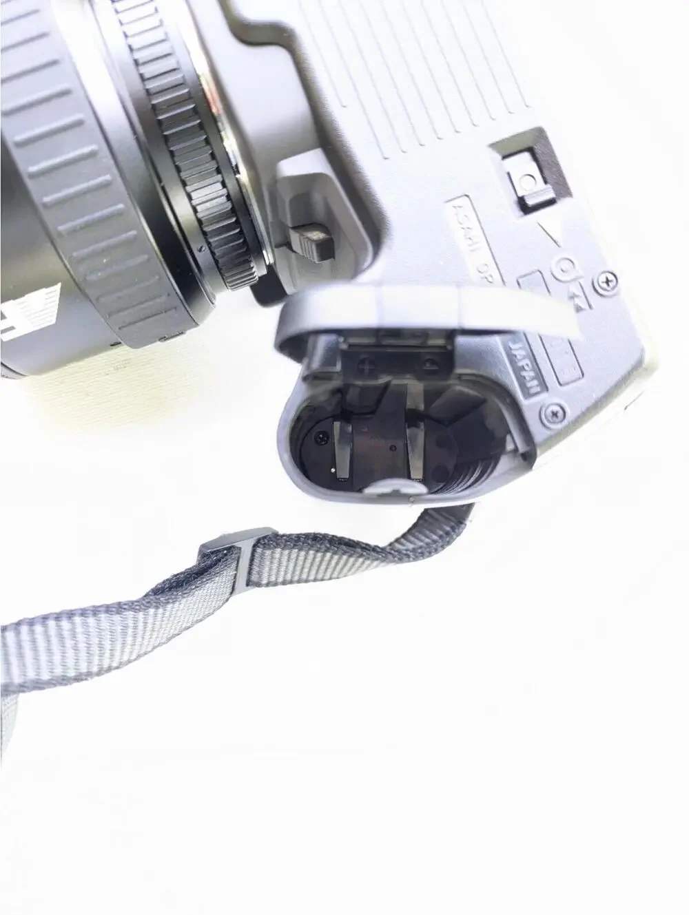 Pentax SF10 35mm camera, vivitar 28-70mm, 1:3.5-4.5 autofocus zoom, japan, as is